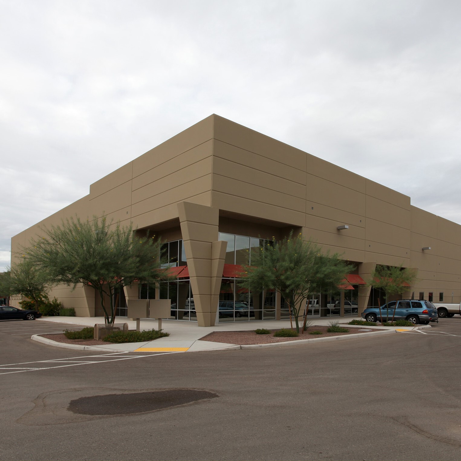 6000 South Country Club Road_aquare-1